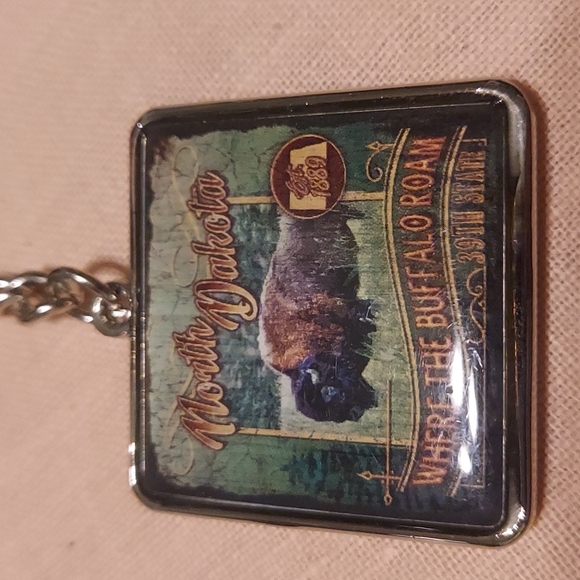 Keychain North Dakota "Where the Buffalo Roam" - Picture 2 of 3